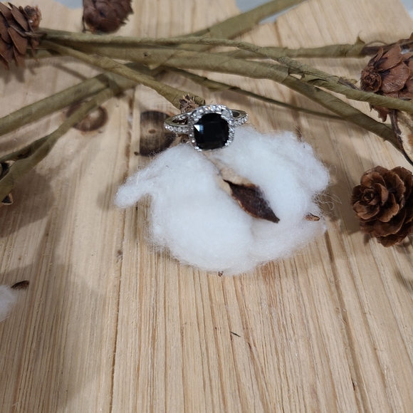 🖤🖤HOST PICK🖤🖤BEAUTIFUL!! BLACK   AMETHYST Halo Cut Ring with Tiny CZ'S - Picture 4 of 13